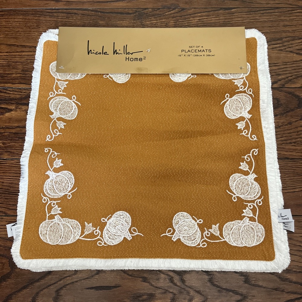 NICOLE MILLER‎ HOME PLACEMATS (4) Orange White PUMPKINS 15 X 15 Square METALLIC